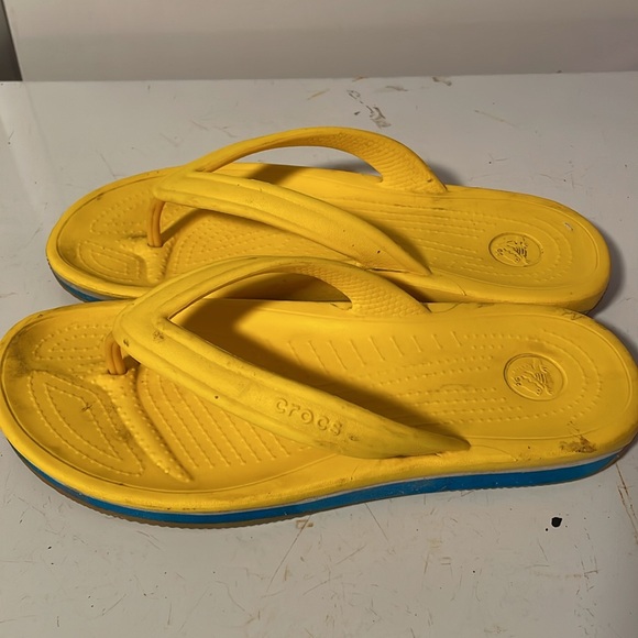 Crocs Retro Wedge Flip Flop Thong Sandal Yellow/Blue W 9/M 7 Unisex - Picture 2 of 7